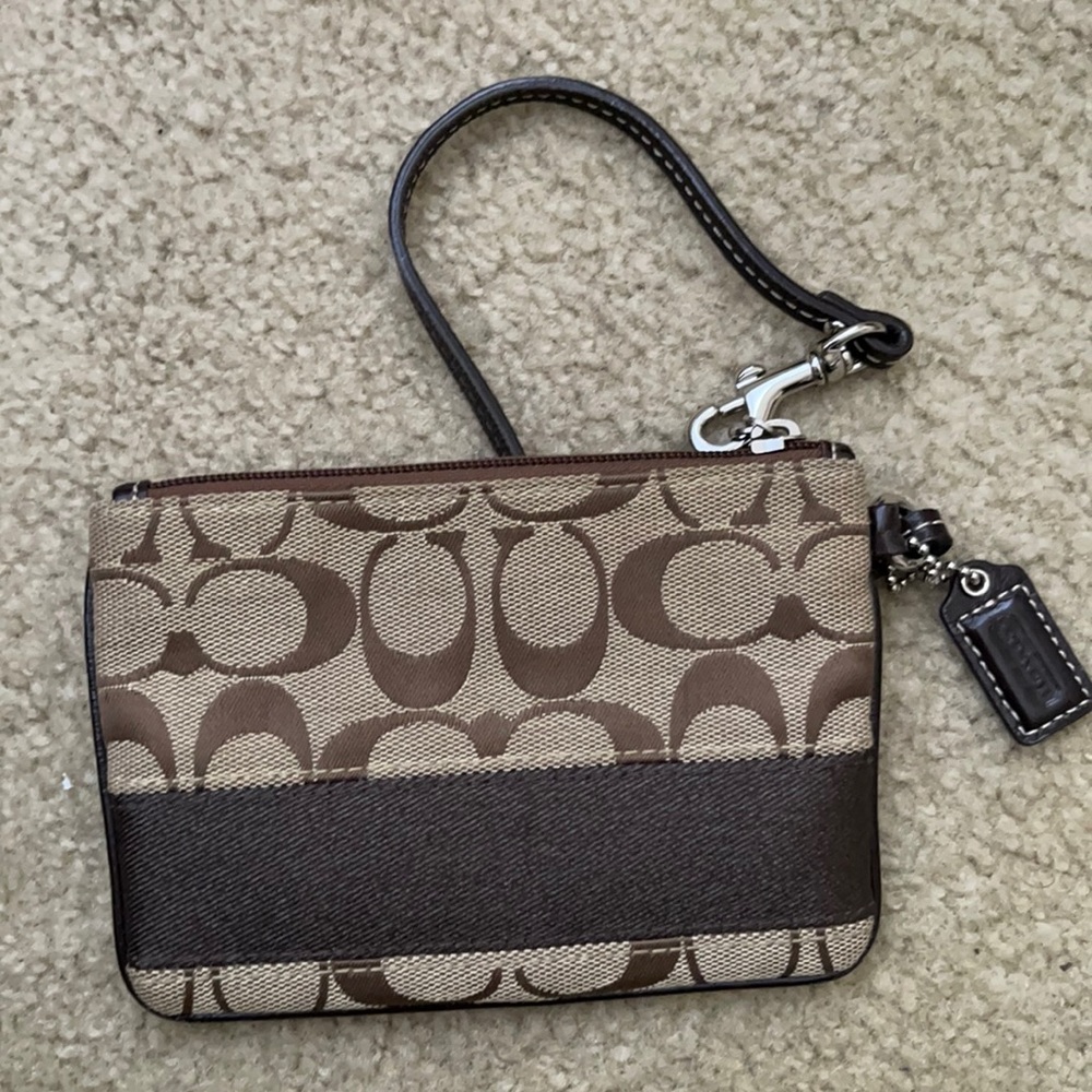 🚨SOLD🚨 Coach Wristlet
